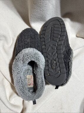 Skechers Black Knit Slippers with Gray Faux-Fur Collar
